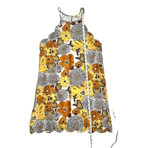 Entro Boutique Marigold Retro 60s Floral Inspired Sleeveless Scallop Shift Dress - Picture 11 of 14
